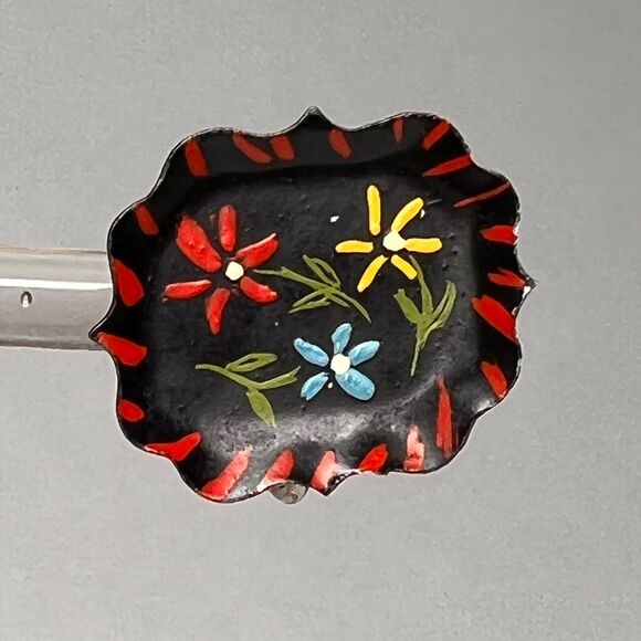 Vintage Pair Hand Painted Tole Tray Earrings Screwback Daisies Cottage Country - Picture 2 of 5